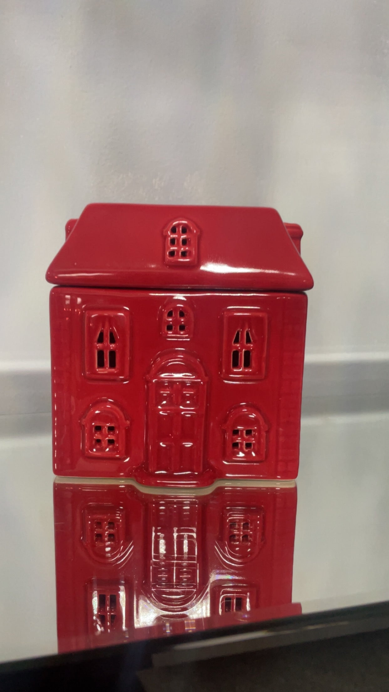 White and red design Ceramic House Oil/wax warmer