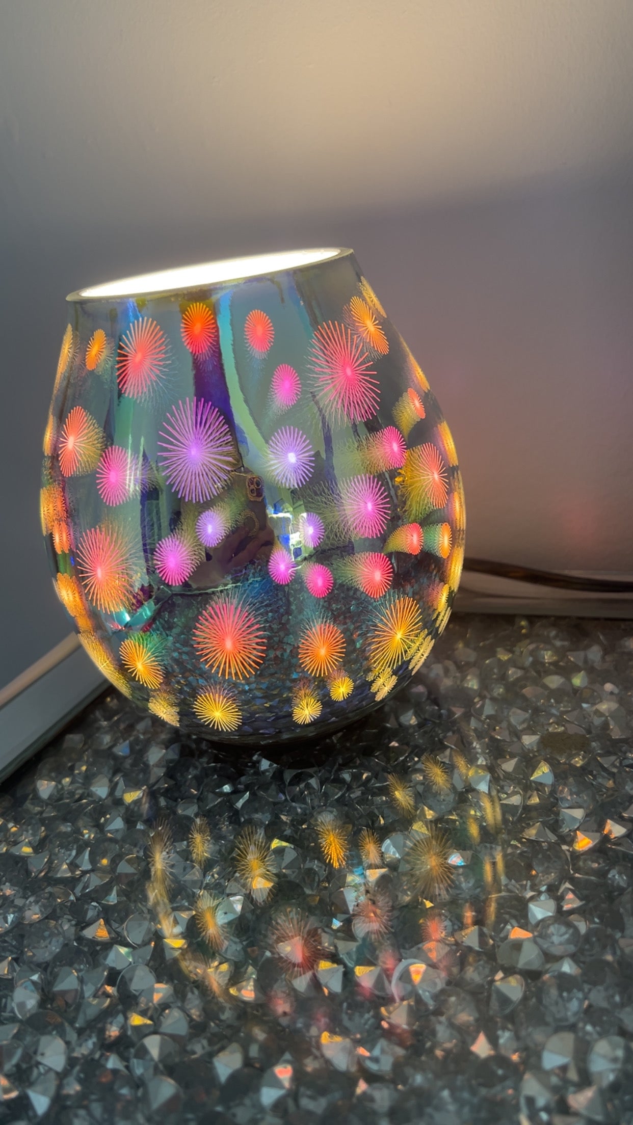 Spotty wax warmer lamp