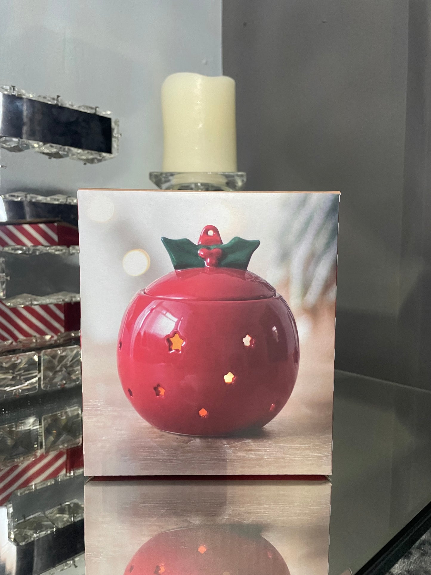 Red Bauble Oil Ceramic Burner