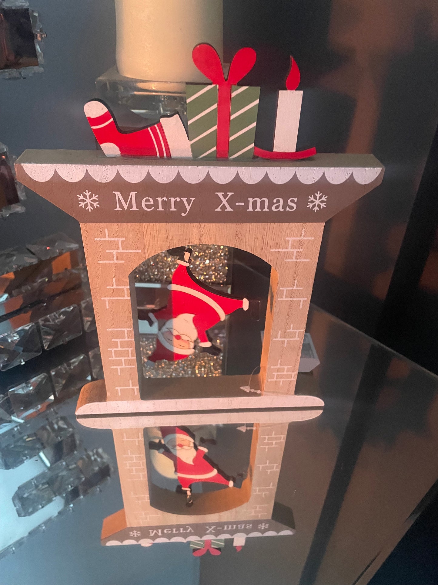 22x17cm Falling Santa Wooden Decoration