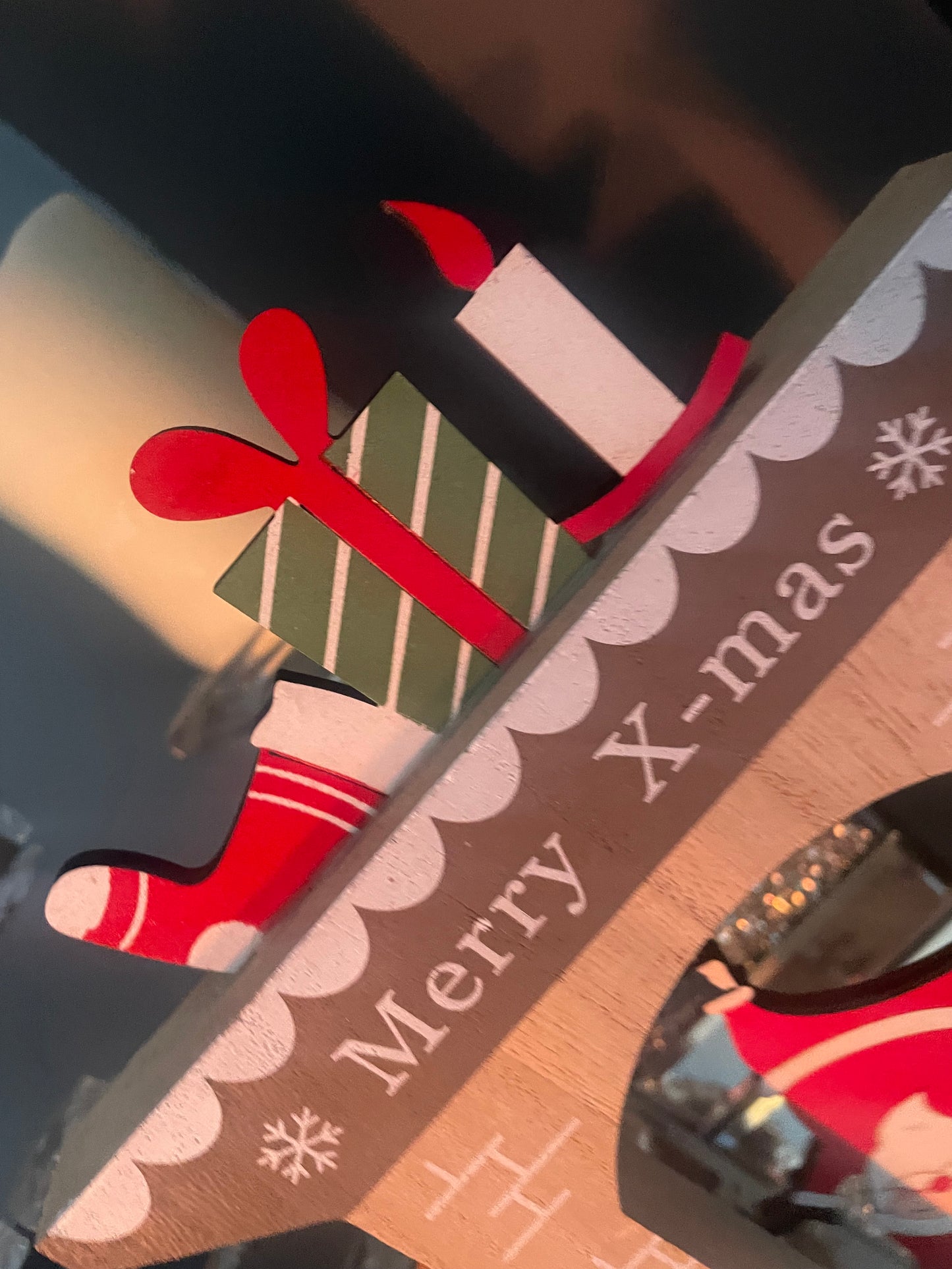 22x17cm Falling Santa Wooden Decoration