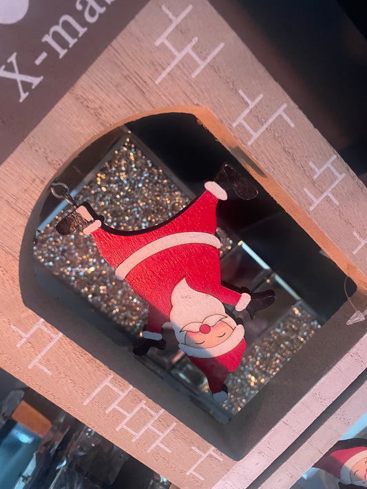 22x17cm Falling Santa Wooden Decoration