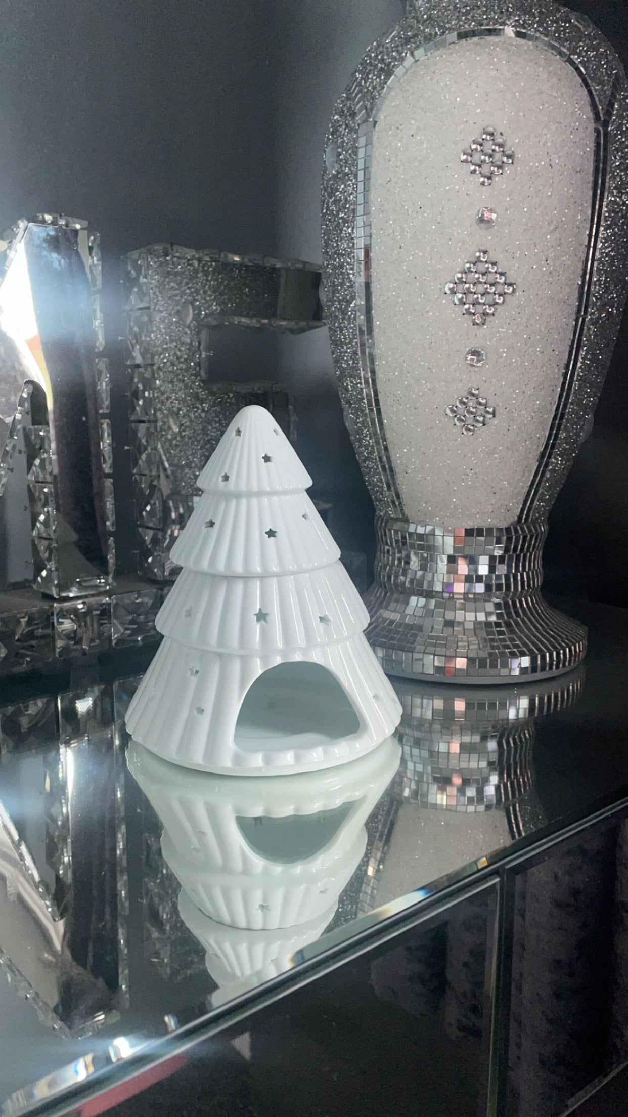 Christmas Tree Oil Burner for Cozy Winter Fragrance - Candles, Decor